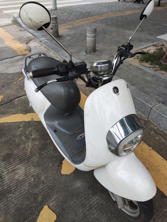 60V20A爱玛龟王电动车,证件齐全,带牌...
