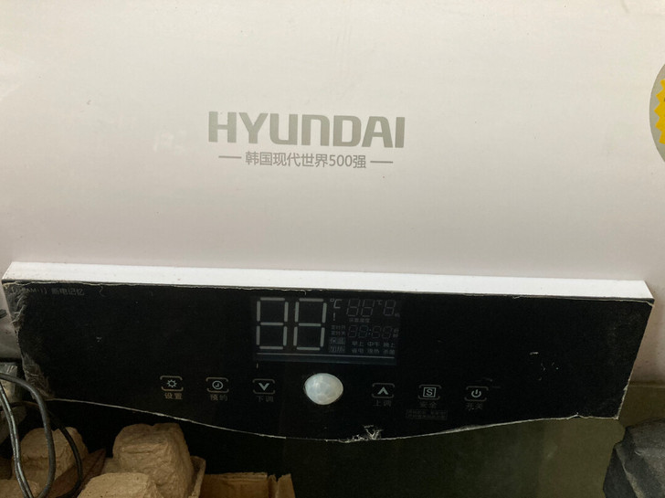 现代热水器一台，底价出售180元先到先得。