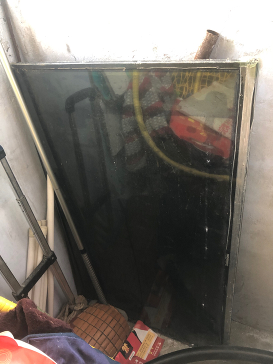 长虹42寸液晶电视尸体。也就是屏幕被孩子敲...