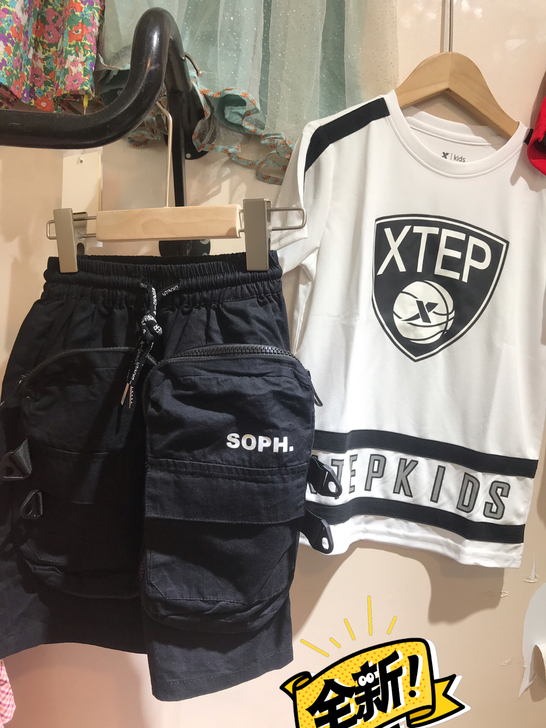 特步儿童速干上衣带吊牌包装袋，只有上衣，裤...