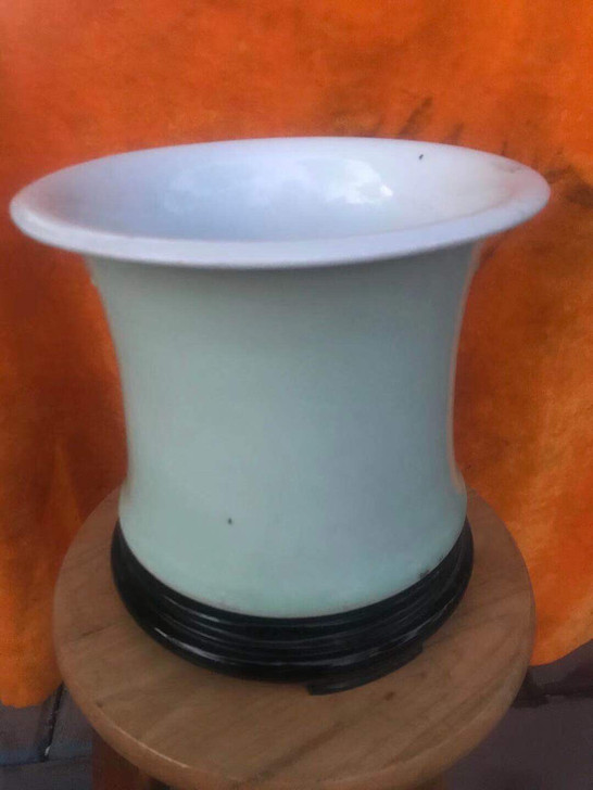 民国豆青釉大笔斗 ，高17.5 口径20 ...