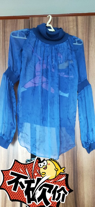 真丝搭羊绒衫 ，很有特点的一件羊绒衫，上身...