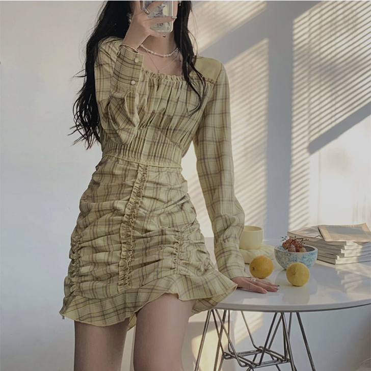 法式复古格纹连衣裙女2021年春款收腰显瘦...