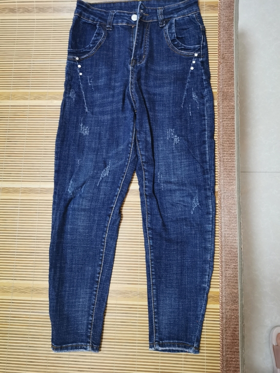 深蓝色牛仔裤(萝卜裤),秋冬款布料厚实,商...