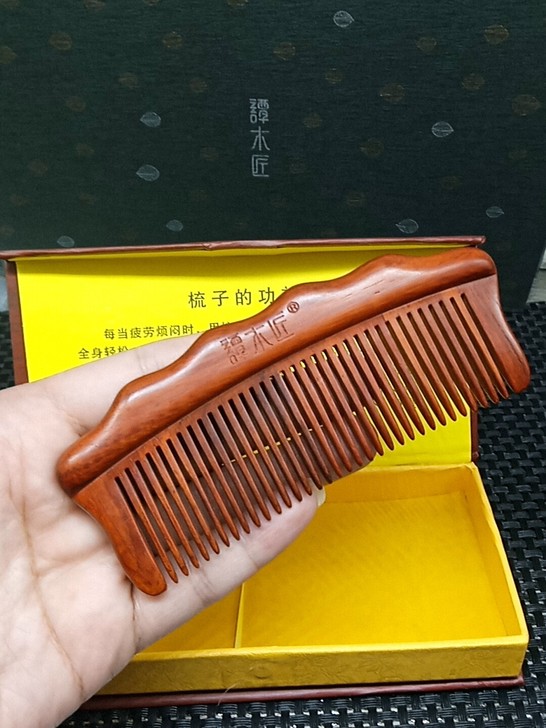 全新谭木匠紫檀木梳包邮 超圆润 不满意包退...