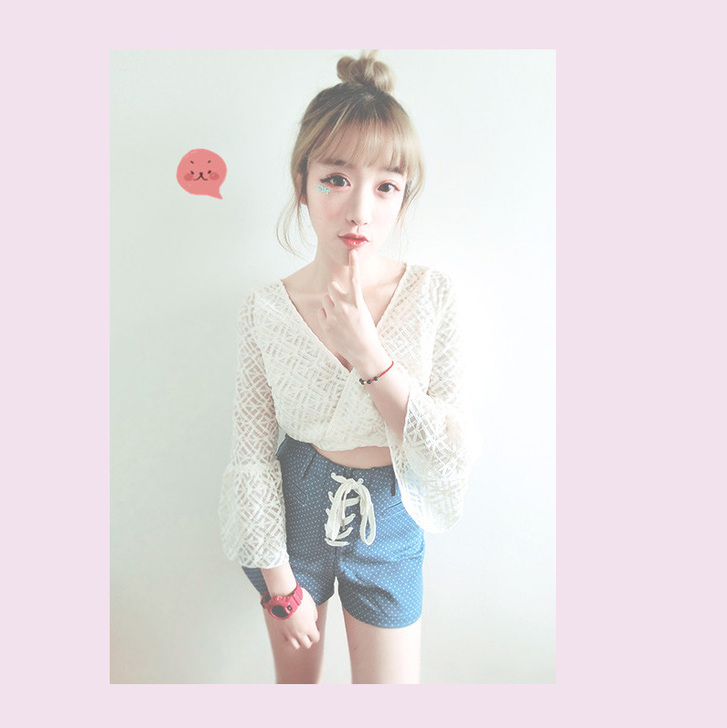 【独家现货】月亮牌V领透视喇叭短款露背蕾丝...