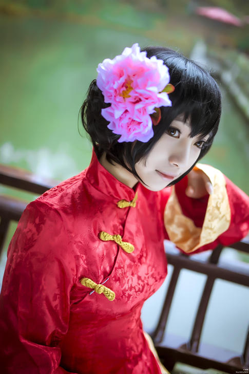 APH王春燕红色唐装