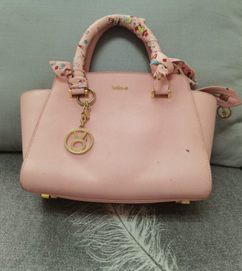 不莱玫包包 全新未使用，存放原因导致多处瑕...