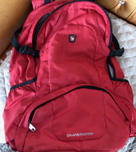 爱华仕包 容量大 有轻微污渍 用不上闲置了...