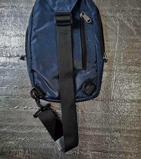 爱华仕旅行单肩斜挎包 感兴趣的话点“我想要...