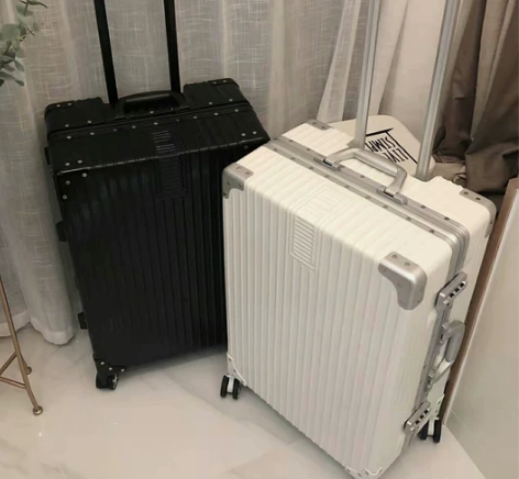【捡漏啦】全新行李箱20寸24寸26寸28...