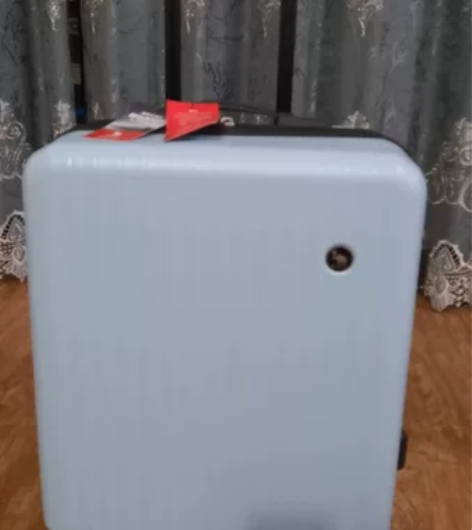 爱华仕正品20寸高端大气上档次PC箱，吊牌...