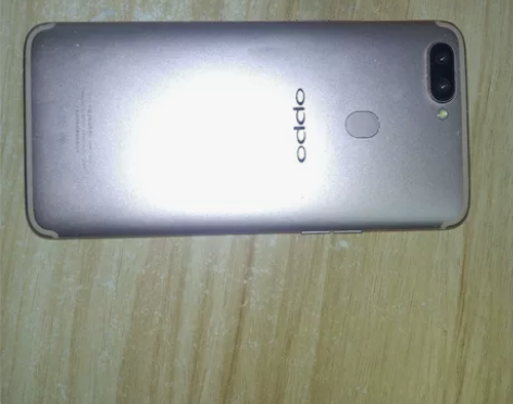 oppo r11s 还很新 一直当做备用机...