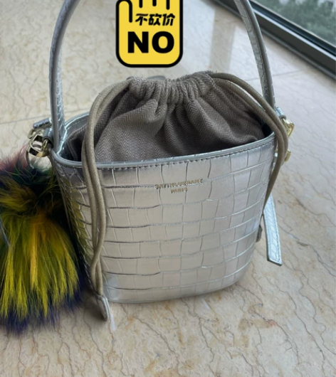 自用 斜跨包 正常使用痕迹 腾地方 找有缘...