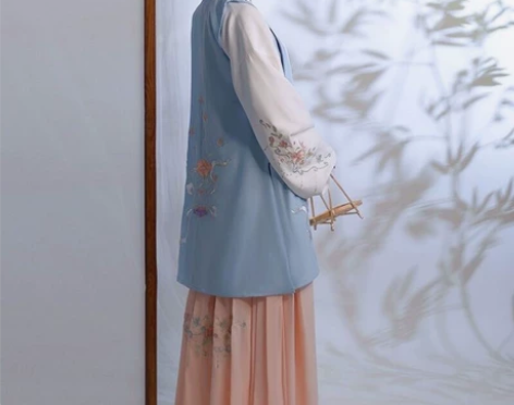 季九月念秋 蝶恋花 绝版掉落明制袄裙比甲套...