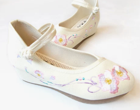 如梦霓裳汉服女装樱花坡跟鞋中跟内增高米色亚...