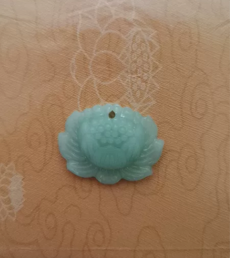 玉莲花（赠送挂绳） 感兴趣的话点“我想要”...