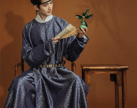 君陈原创宋圆领袍窄袖袍大放量梅花小纹贵公子...