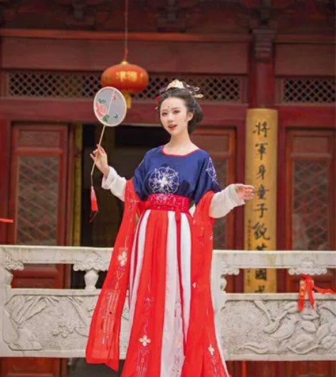 她说汉服 绣花半臂百褶裙 u领晴鸣坦领 半...