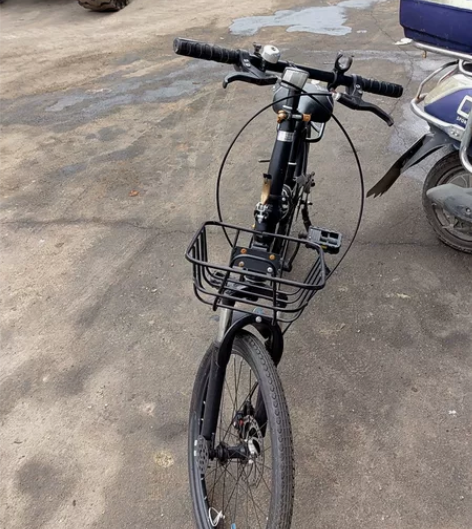 永久自行车，新买不就。没怎骑。一个脚蹬坏了...