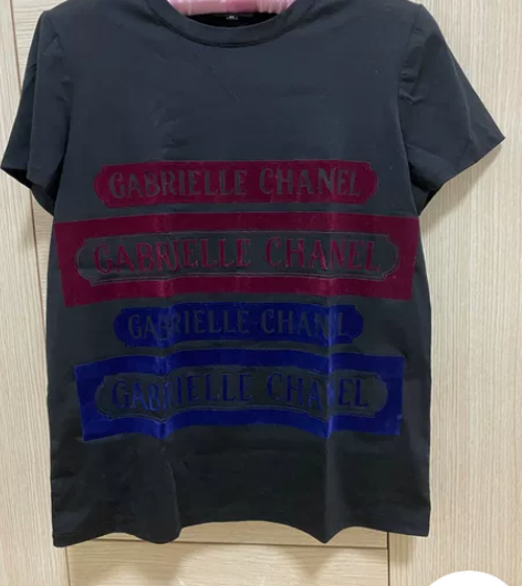 Chanel黑色植绒短袖T恤 36码，95...