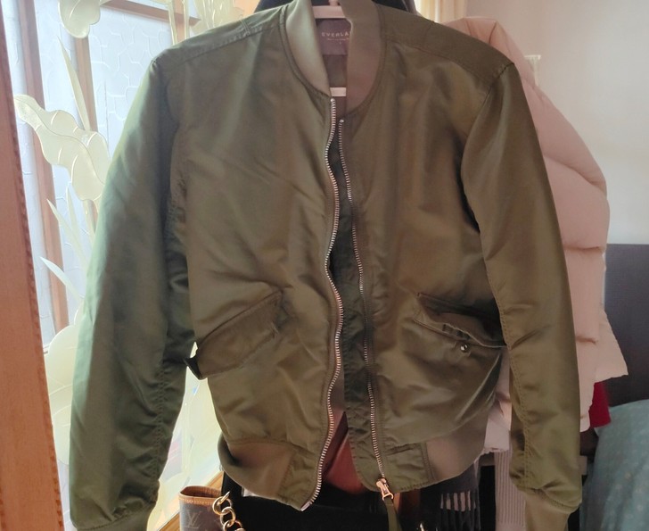 Everlane 棒球夹克