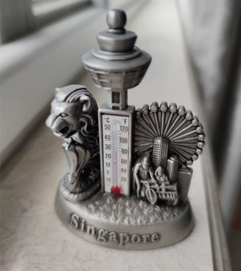 前两年新加坡旅游时购买  狮身鱼尾   三...