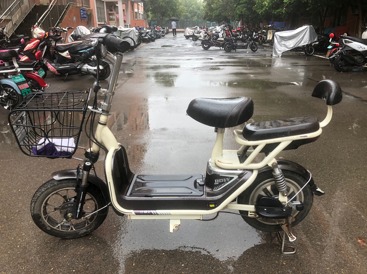 学生转让比德文电动车