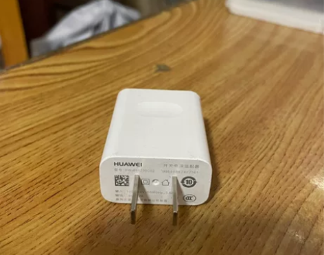 华为充电头10W，闲置了便宜出，想要可以直...