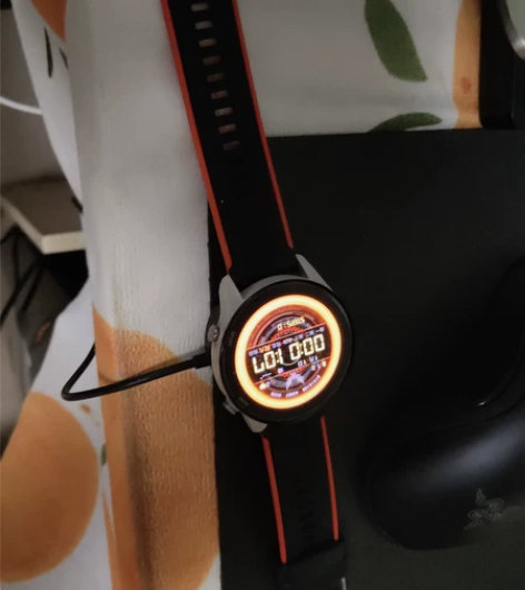 小米color运动版 屏幕表面有一条轻微划...