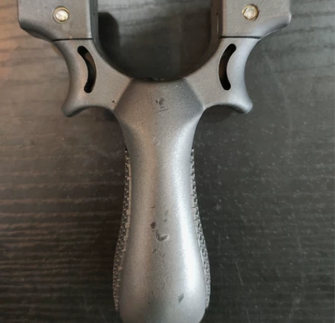 全新树脂扁皮弓15元两把,快压弹弓,弓高11外弓门8.2内弓... 全新树脂扁皮弓15元两把,快压弹弓,弓高11外弓门8.2内弓...