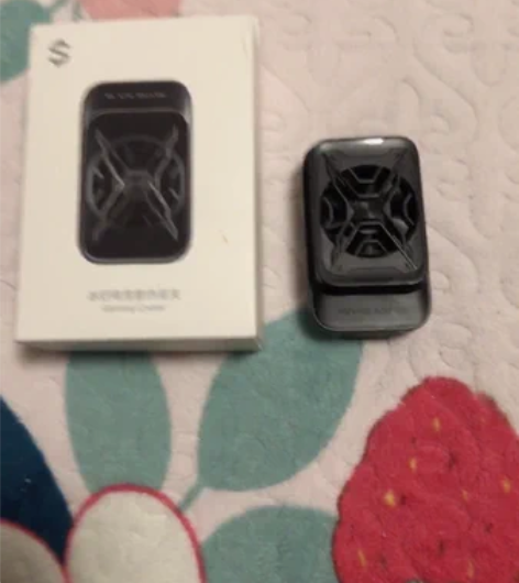 黑鲨手机散热背夹。京冬商城购买买了没用几次...