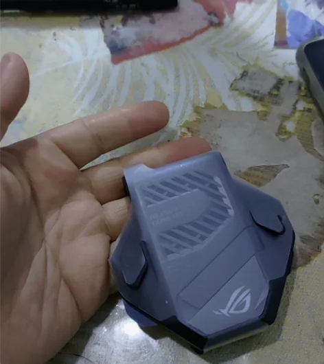 rog5手机原装酷冷风扇，很新很少用。 包...