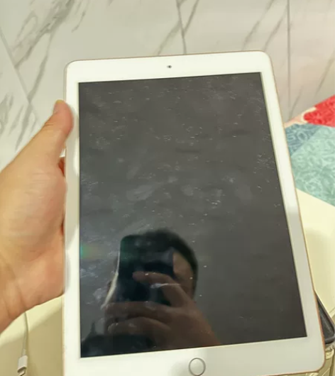 ipad第六代32gwifi 已过保。 成...