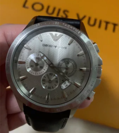几乎全新阿玛尼男表 感兴趣的话点“我想要”...