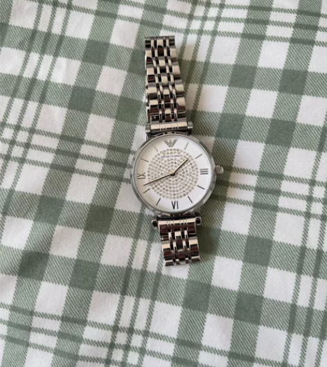 阿玛尼满天星手表 99新 非正 感兴趣的话...