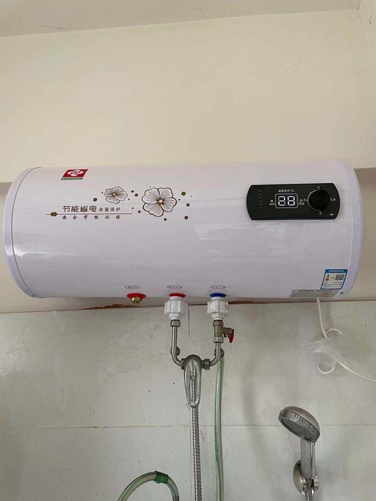 樱花牌热水器,换新热水器了,故此热水器出售...
