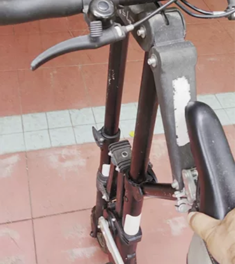 A Bike. 折叠自行车 刹车得请师傅修...