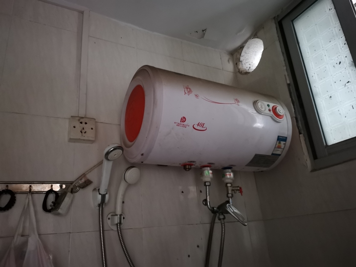 樱花热水器，加热很快，水量也大，使用感很好