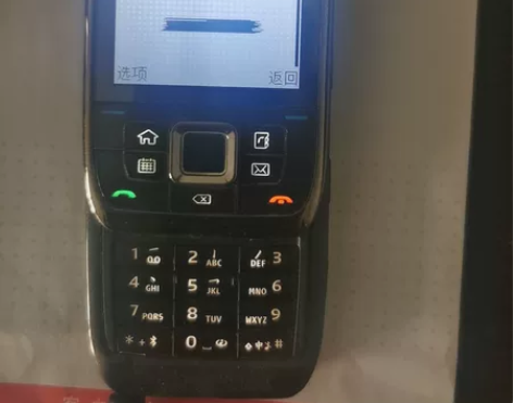 自用诺基亚E66手机，显示屏有花，包装、充...