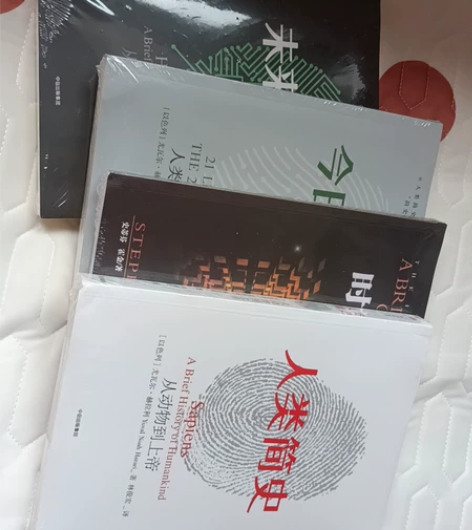 《人类简史》原定价68元,《未来简史》原定...