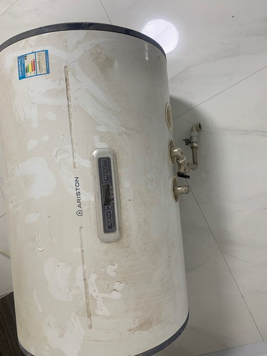 家里自用阿里斯顿热水器，60升大容量，至少...