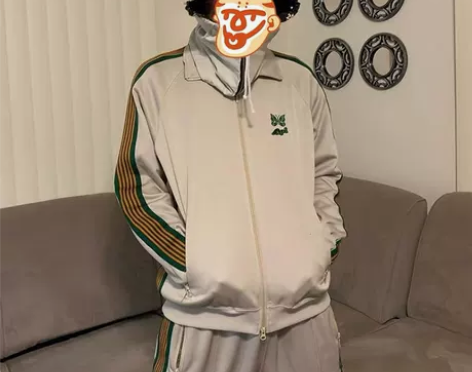 老夫子 needles 米色刺绣蝴蝶 拉链...