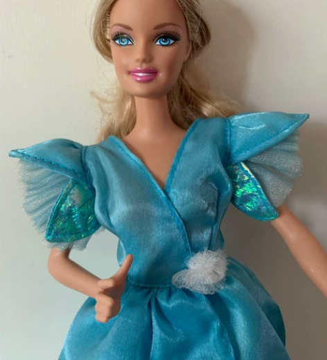 芭比娃娃经典款，自己搭的衣服，问好拍，二手...