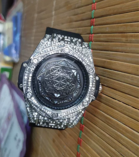 意卡伊手表，不走时，自行换电池 售出不退