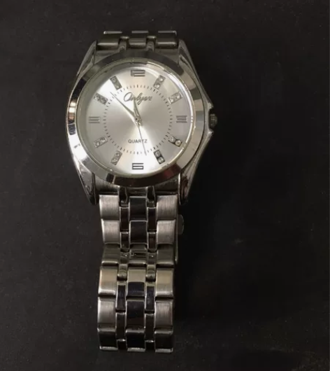 电子石英手表。正常使用，时间准。去年商场专...