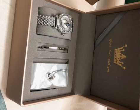 INSW手表套盒全新 100r包邮出，不退...