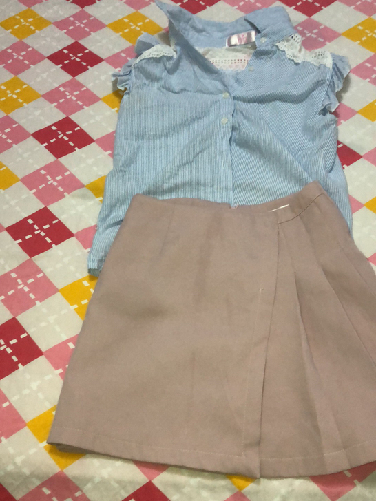 nh家的衣服步行街nh家买的，s码，有轻微...