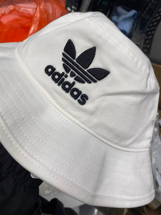 Adidas/阿迪达斯 帽子白色m码，九五新