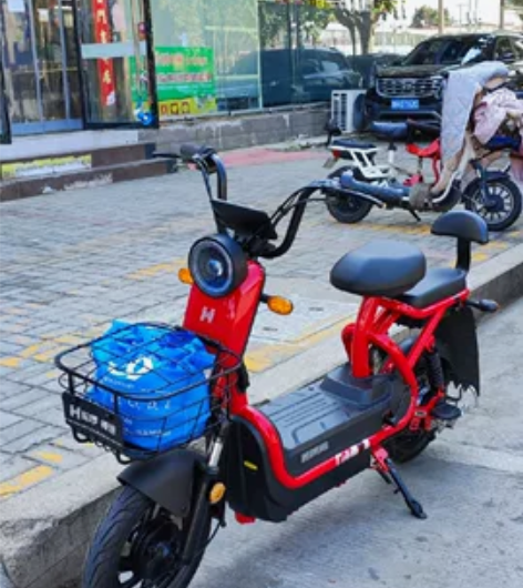 全新哈啰电动车自行车低价转让，2699元刚...